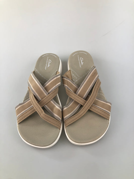 Sandalia Crema Clarks
