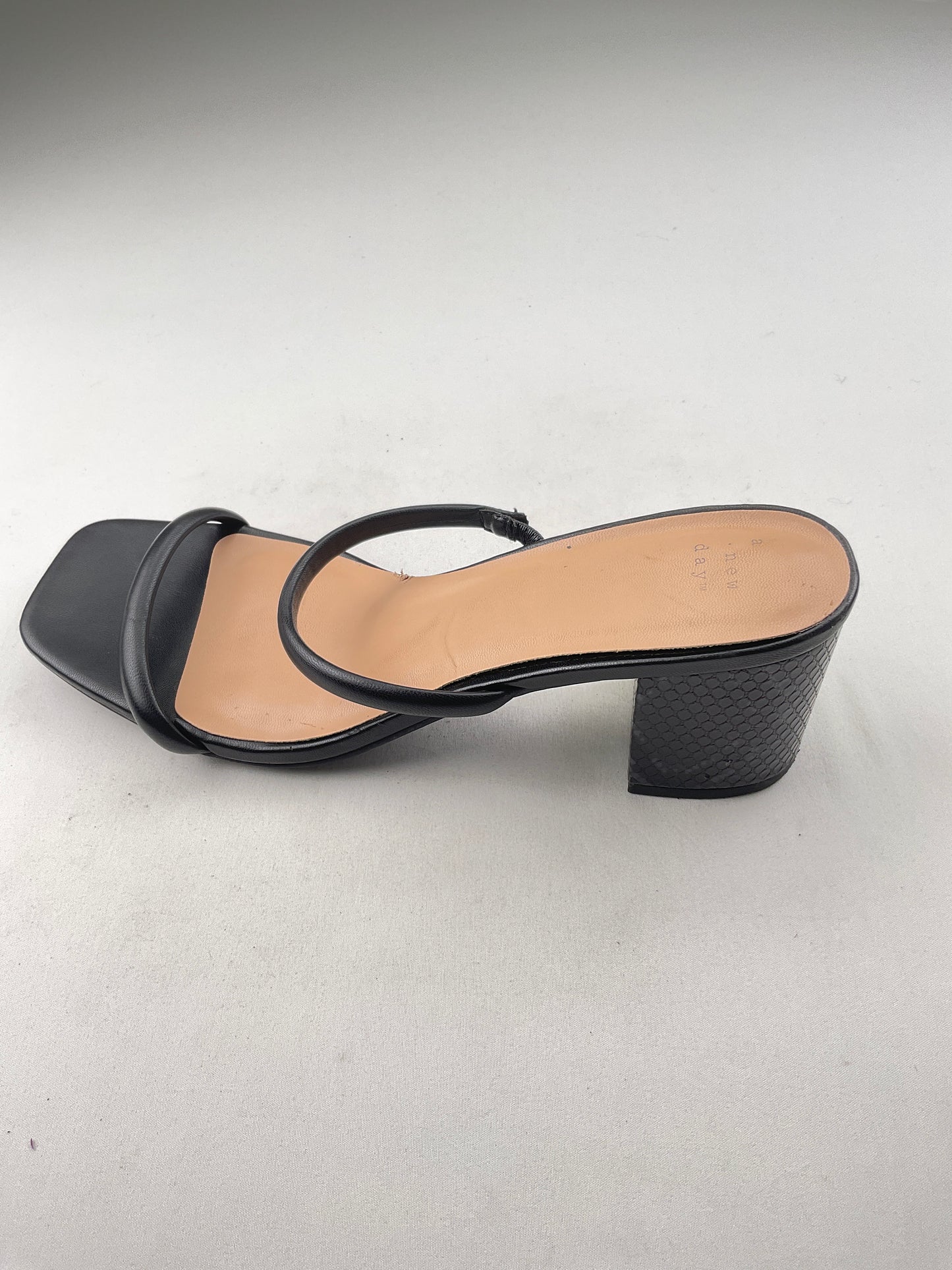 Zapatilla negro A new day