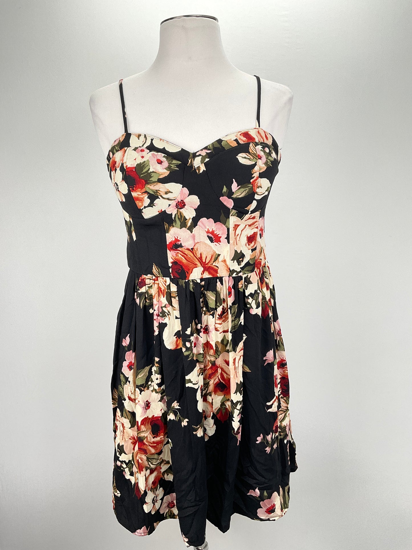 Vestido Negro Floral Xhilaration
