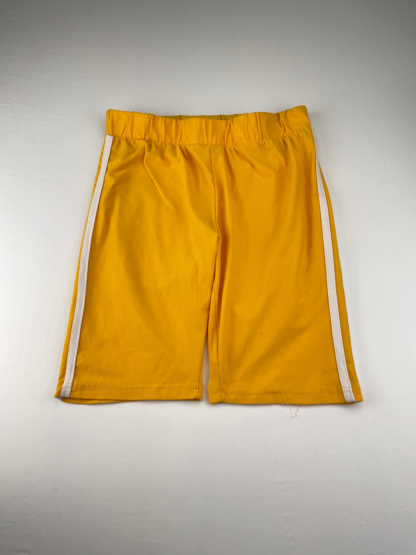 Short Amarillo Featness