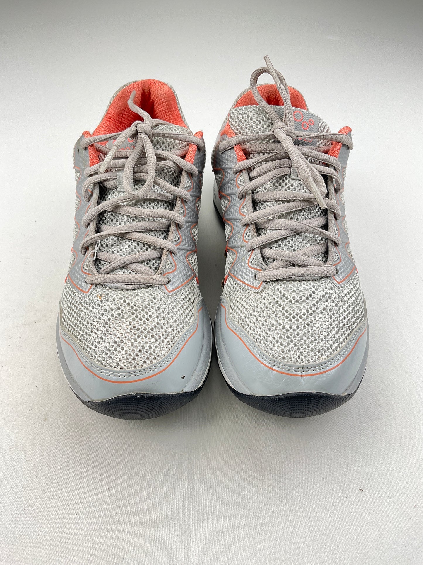 Tenis gris AERO 2.0