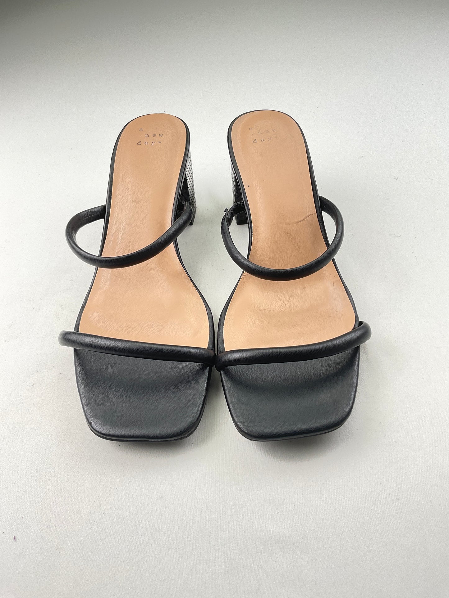 Zapatilla negro A new day