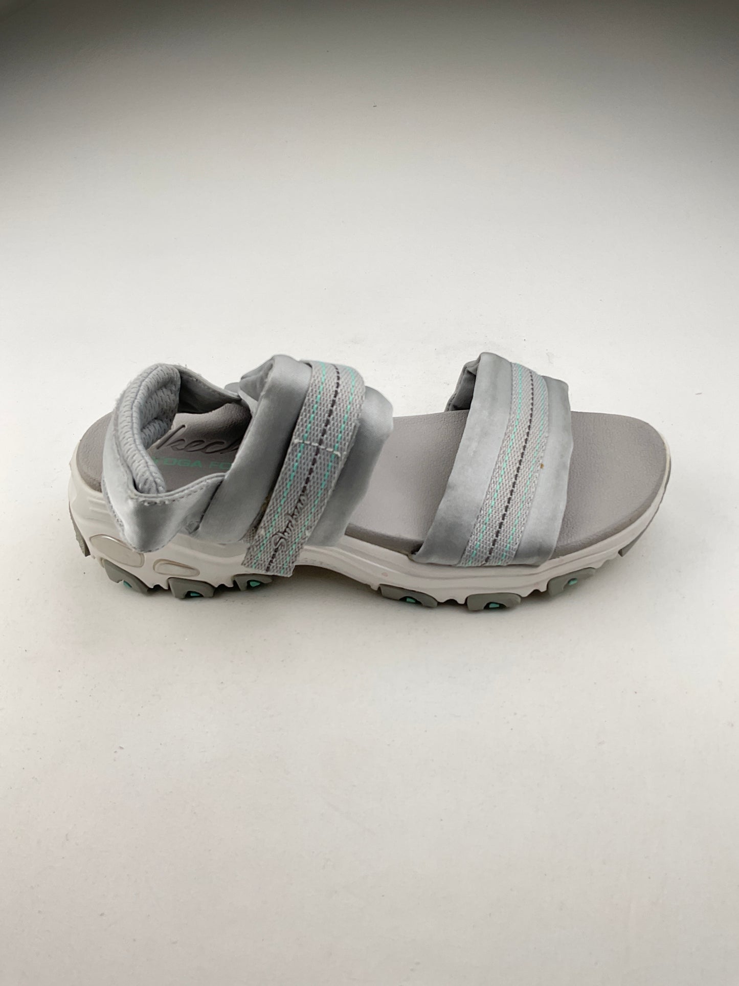 Sandalia Gris Skechers