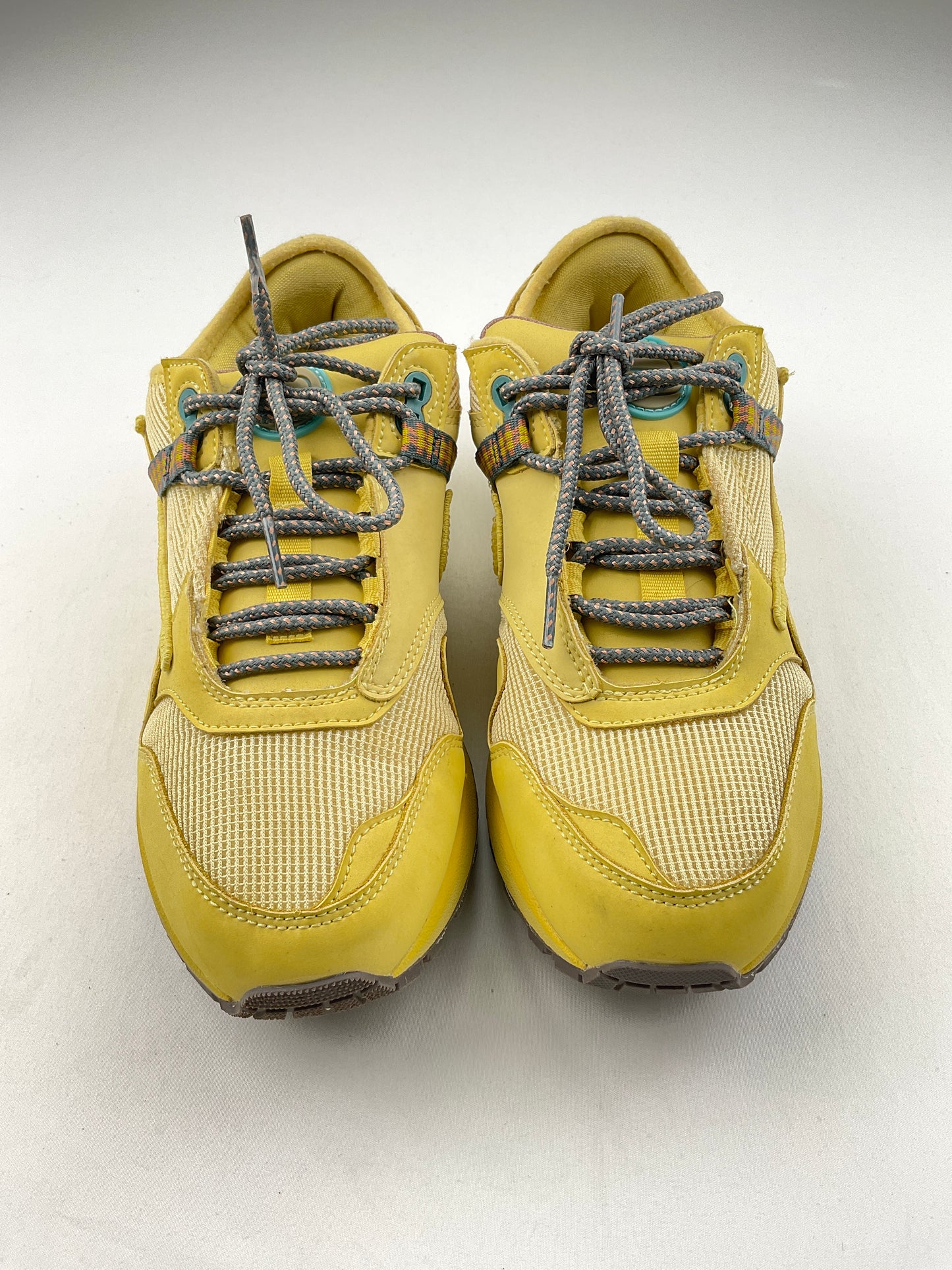 Tenis amarillo Air NIKE