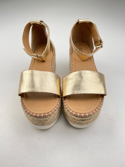 Zapatilla Dorado Plataforma Soda