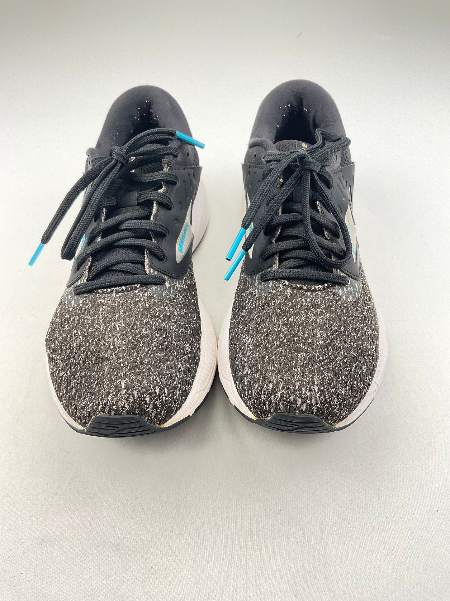 Tenis negro brooks