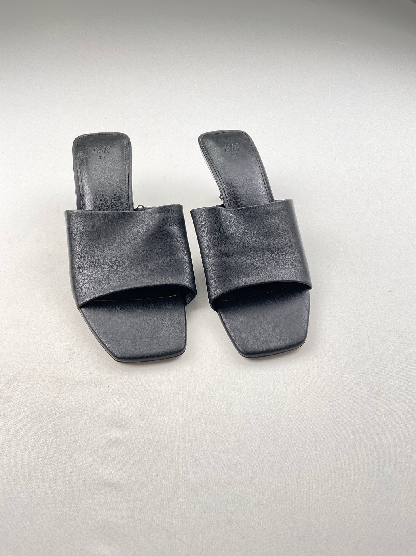 Zapatilla negro H M