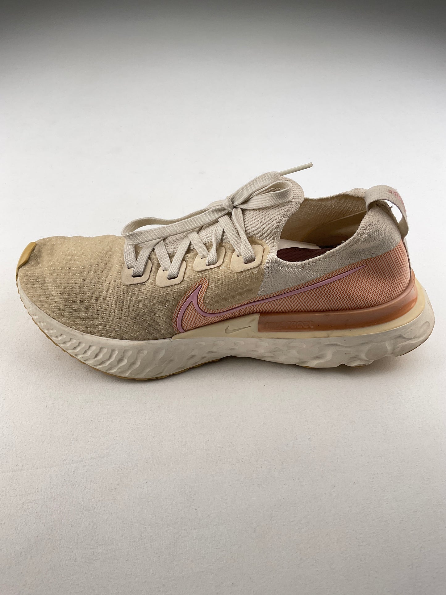 Tenis Crema Deportivo Nike