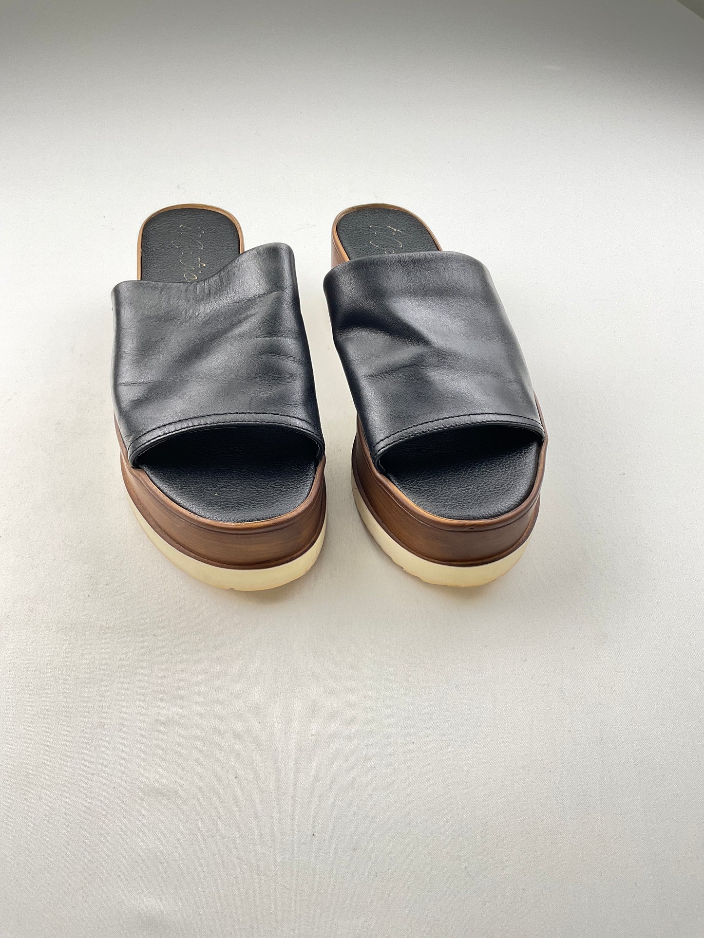 Zapatilla negro Matisse