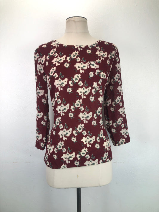 Blusa Rojo vino Floral  Down East