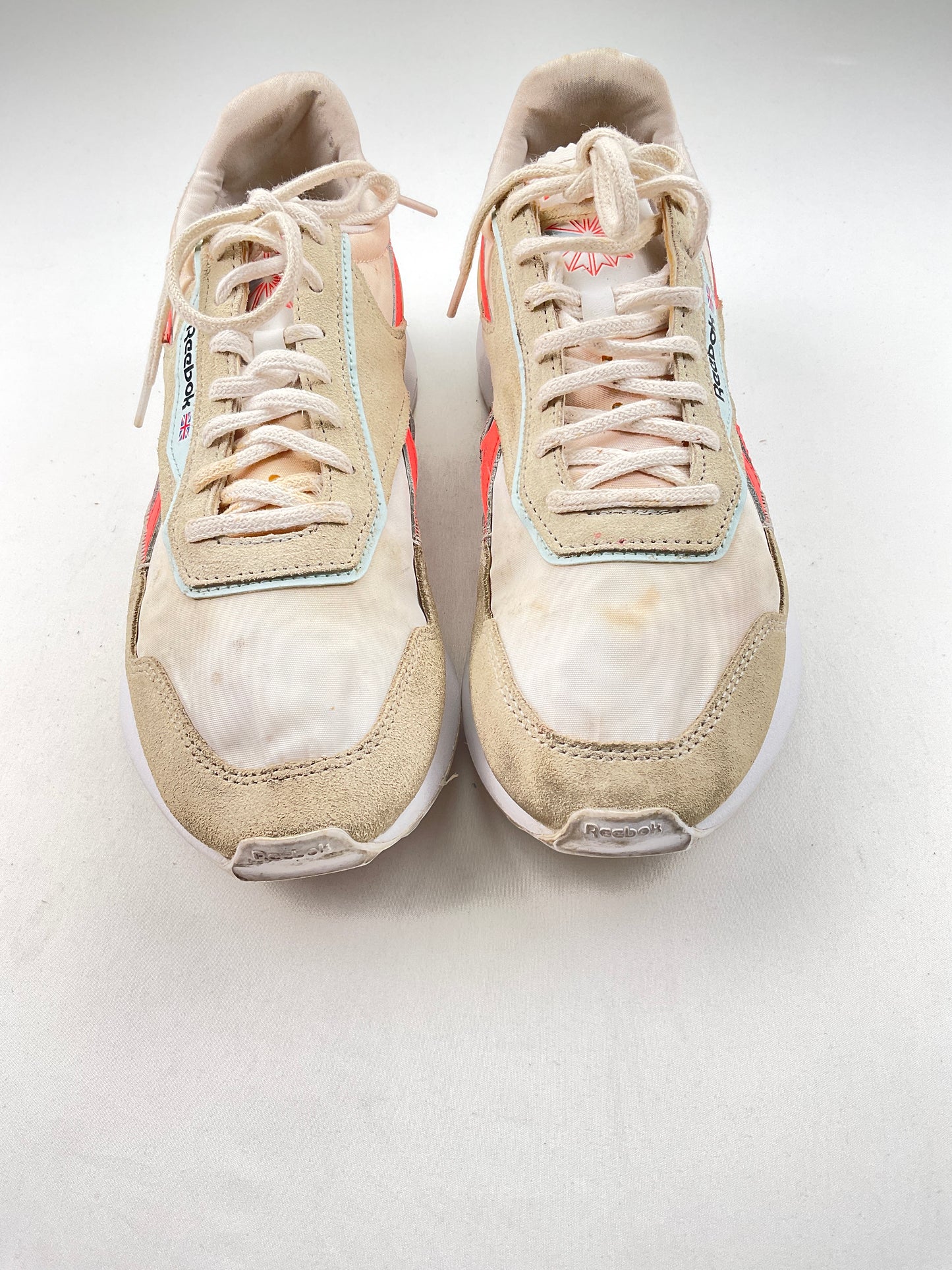 Tenis crema Reebok classic