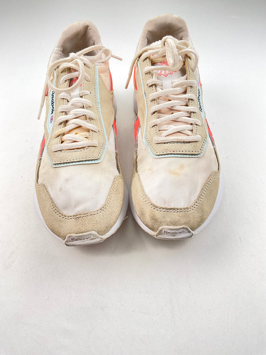 Tenis crema Reebok classic
