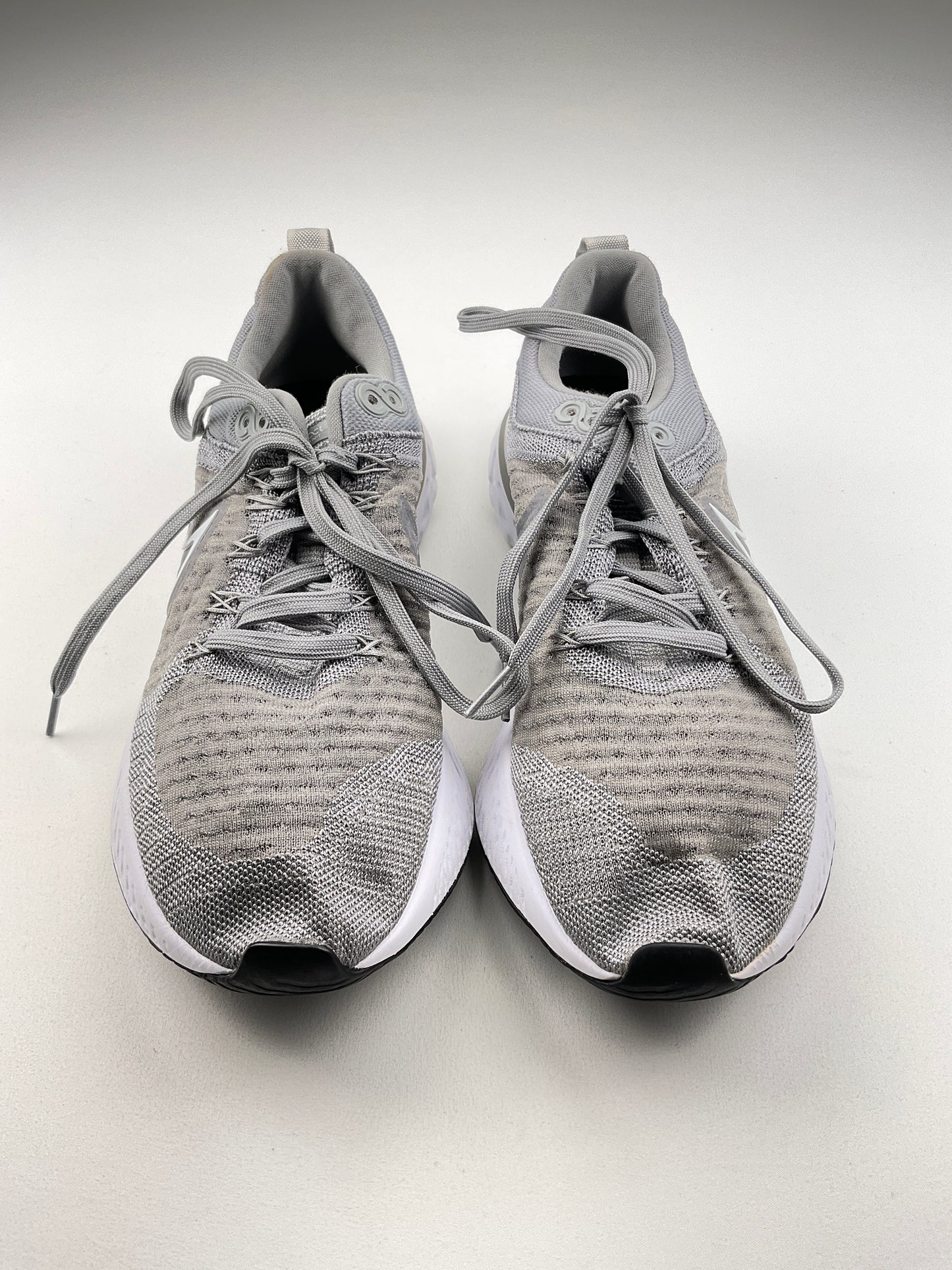 Tenis Gris Deportivo Nike