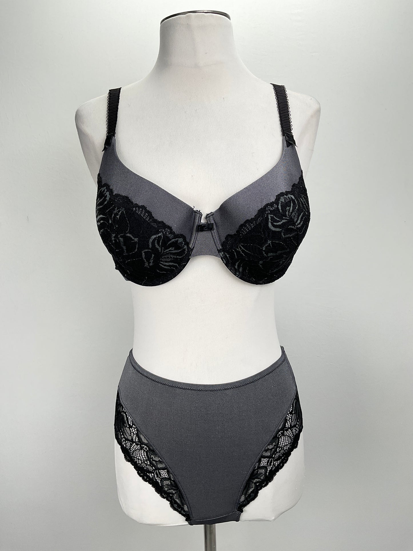 Conjunto Gris  Floral Bali