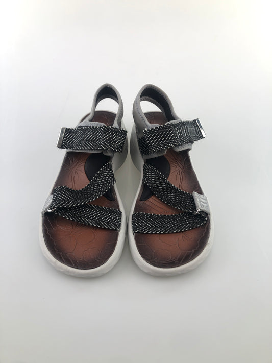 Sandalia Gris Zees