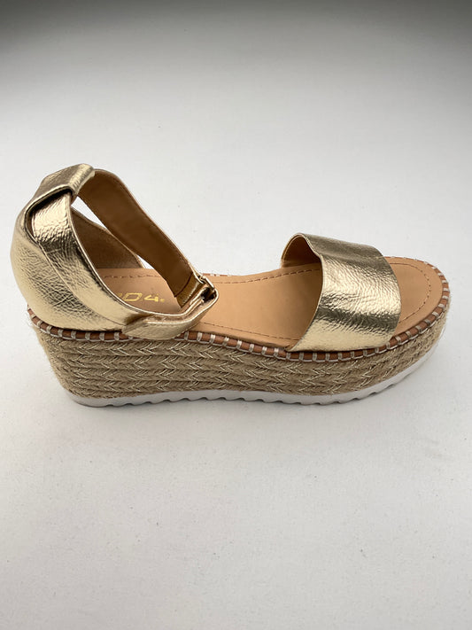 Zapatilla Dorado Plataforma Soda