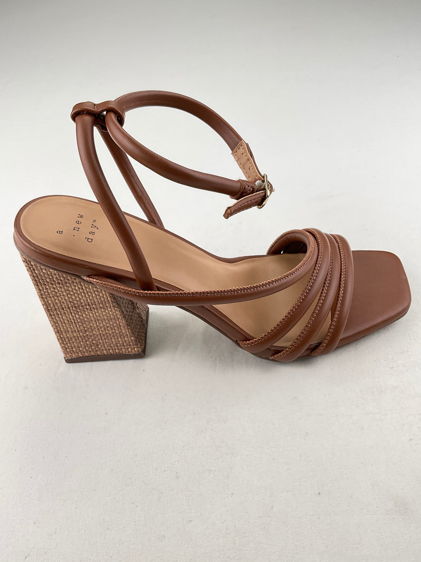Zapatilla Marron de Tacón  A New Day