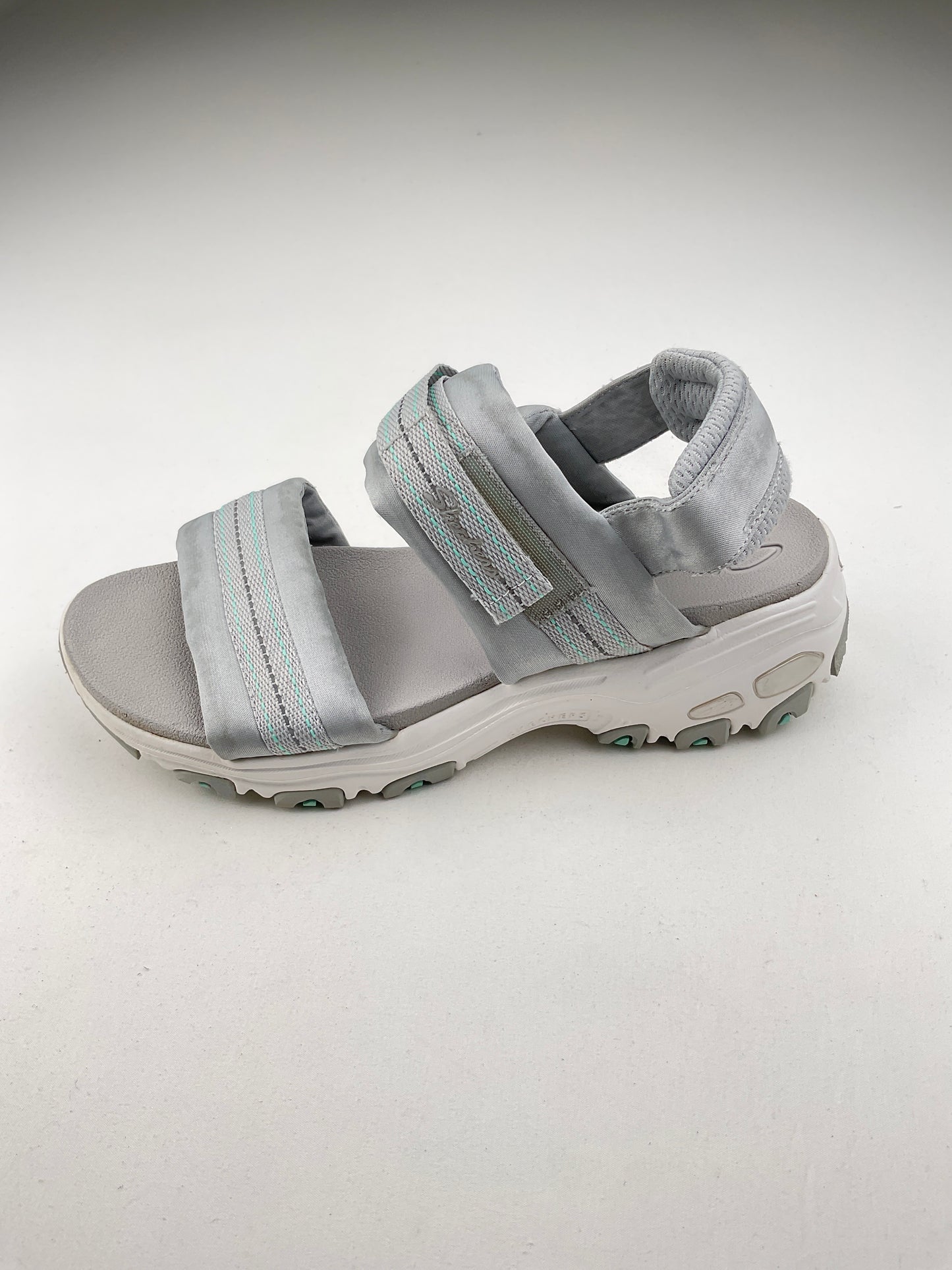 Sandalia Gris Skechers