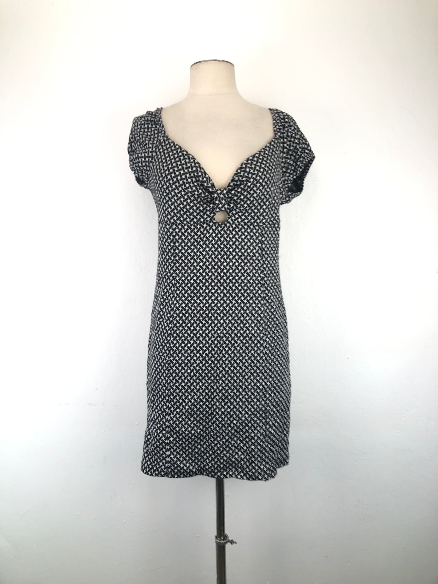 Vestido Negro Attard State
