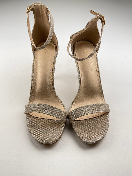 Zapatilla Dorado de Tacón Variangis