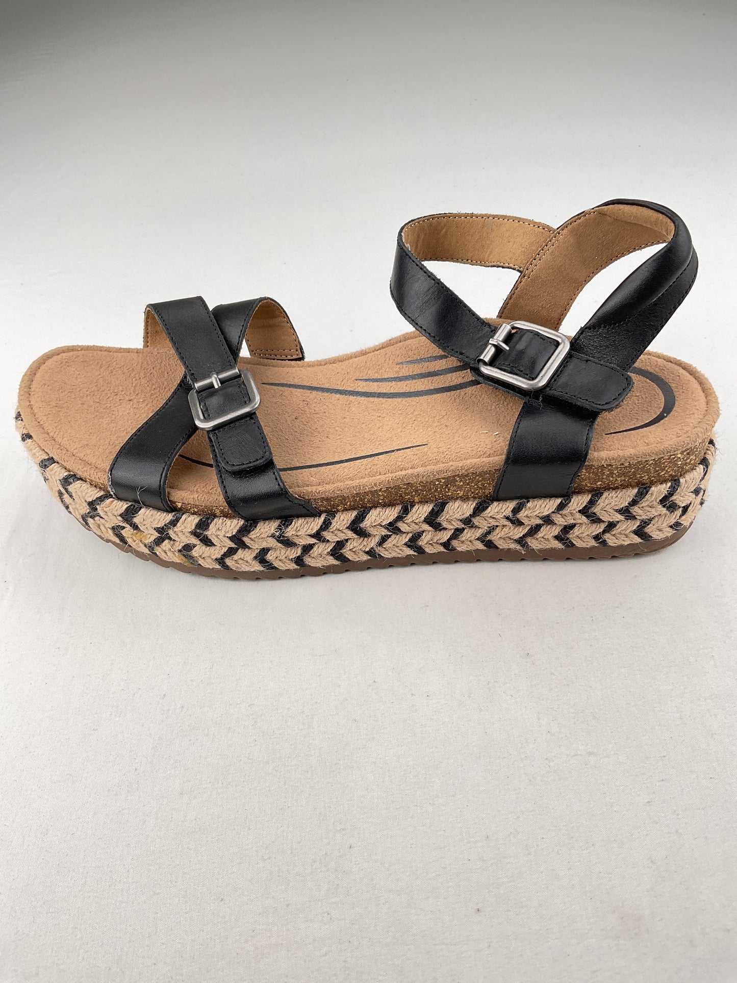 Zapatilla Negro Plataforma Aetrex