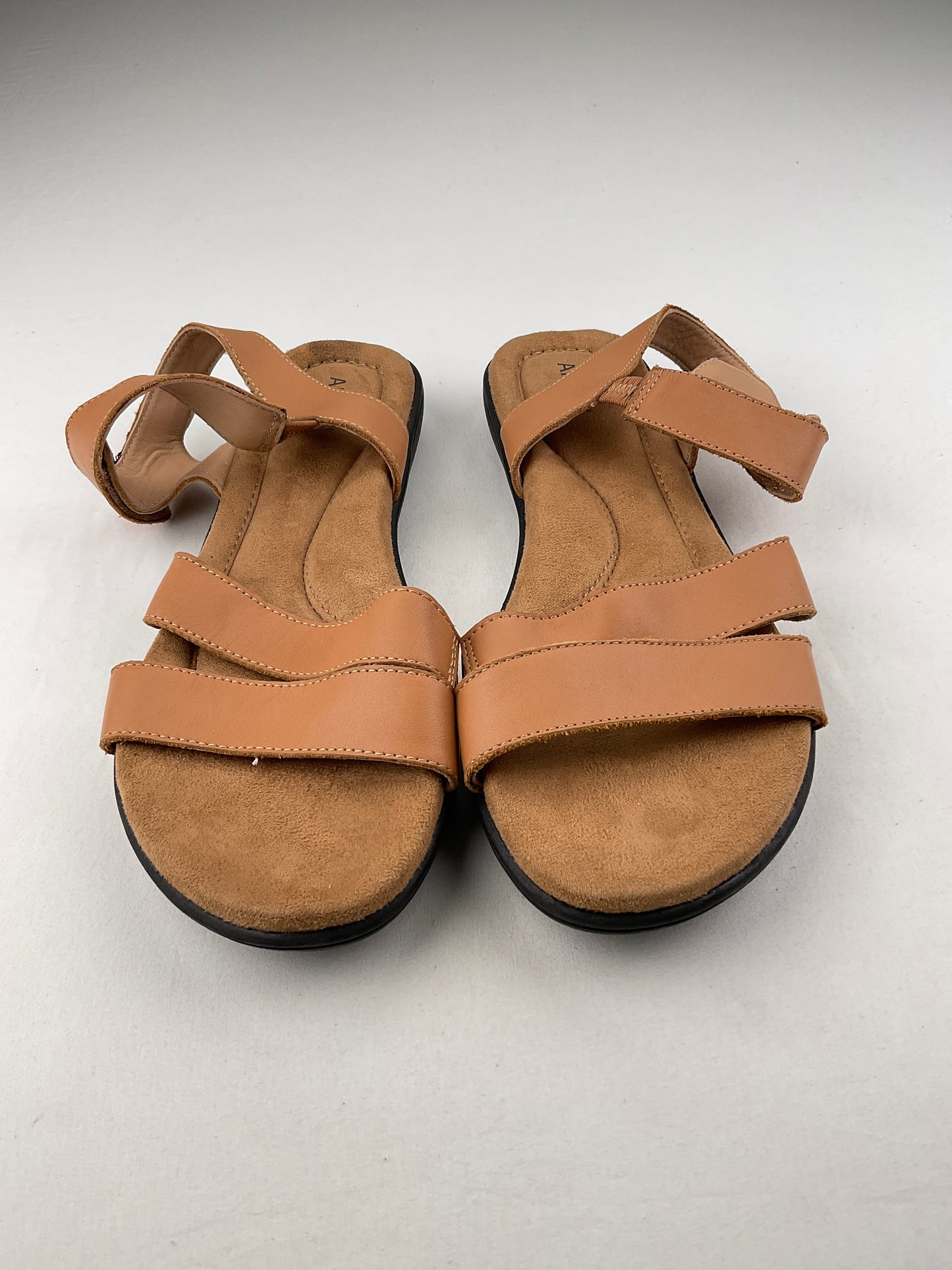 Zapatilla Marron Array