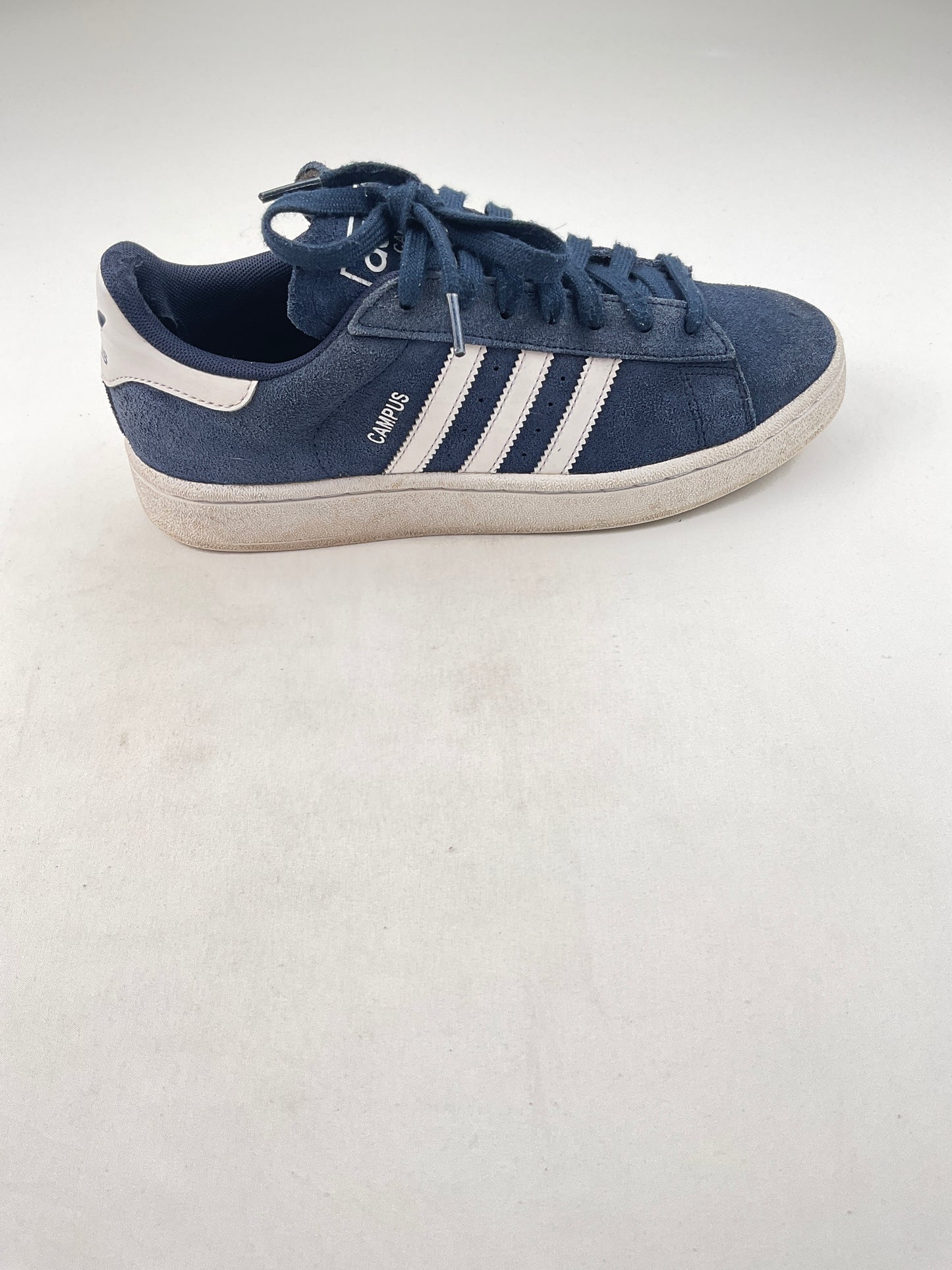 Tenis azul marino Adidas