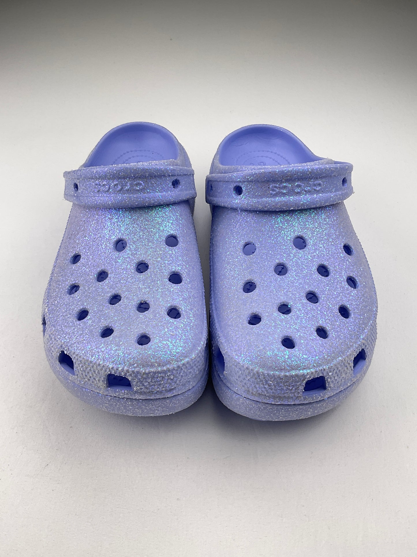 Sandalia Morado de Brillo Crocs