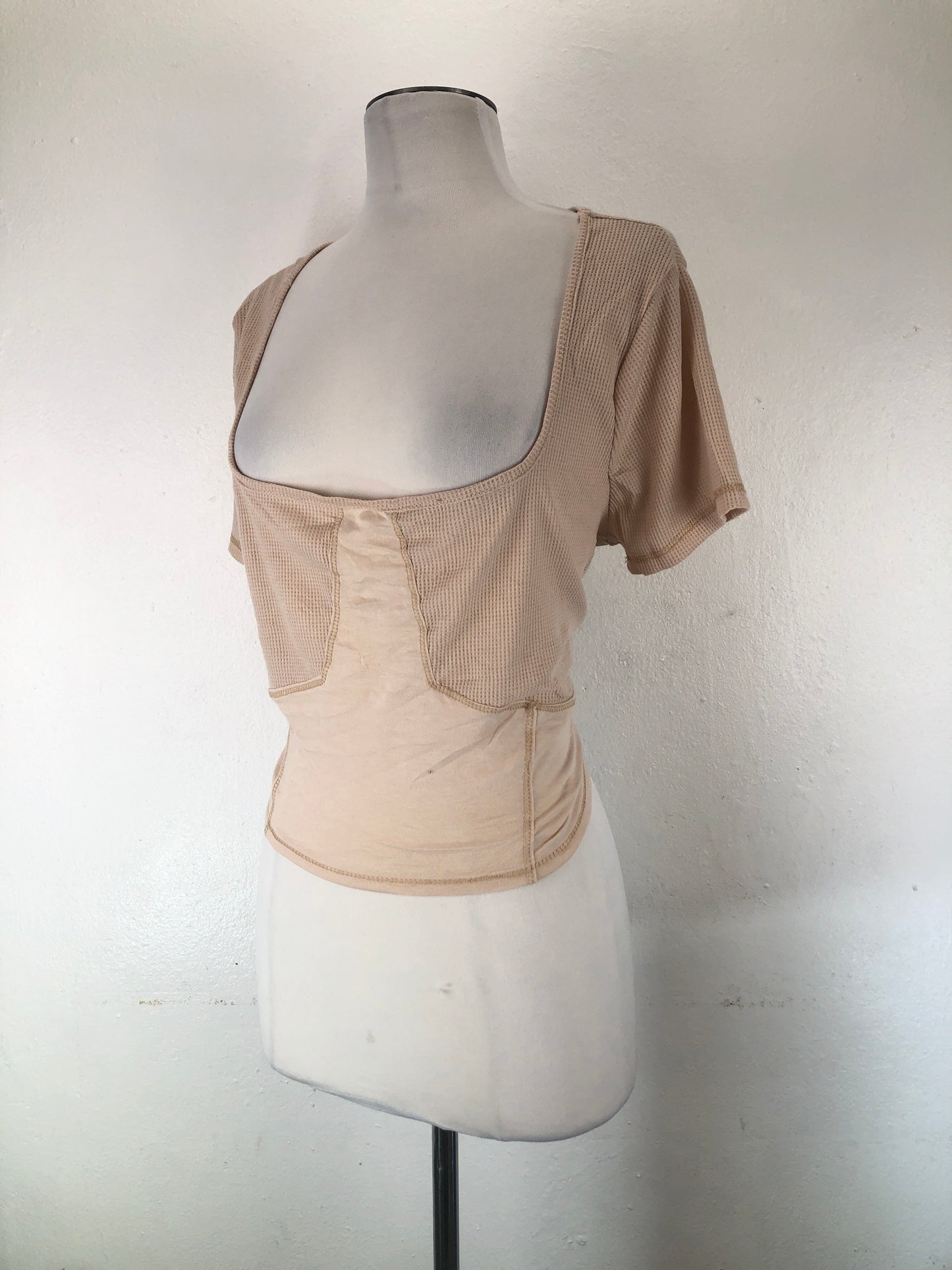 Camiseta Crema Fashion Nova