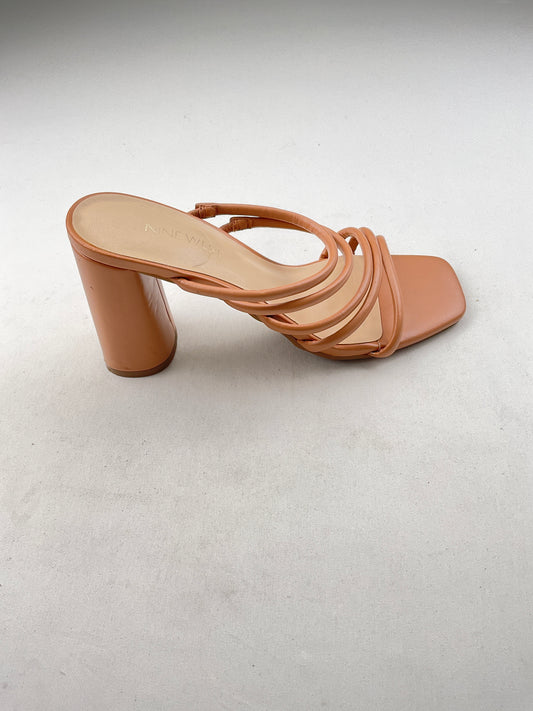 Zapatilla crema Nine West
