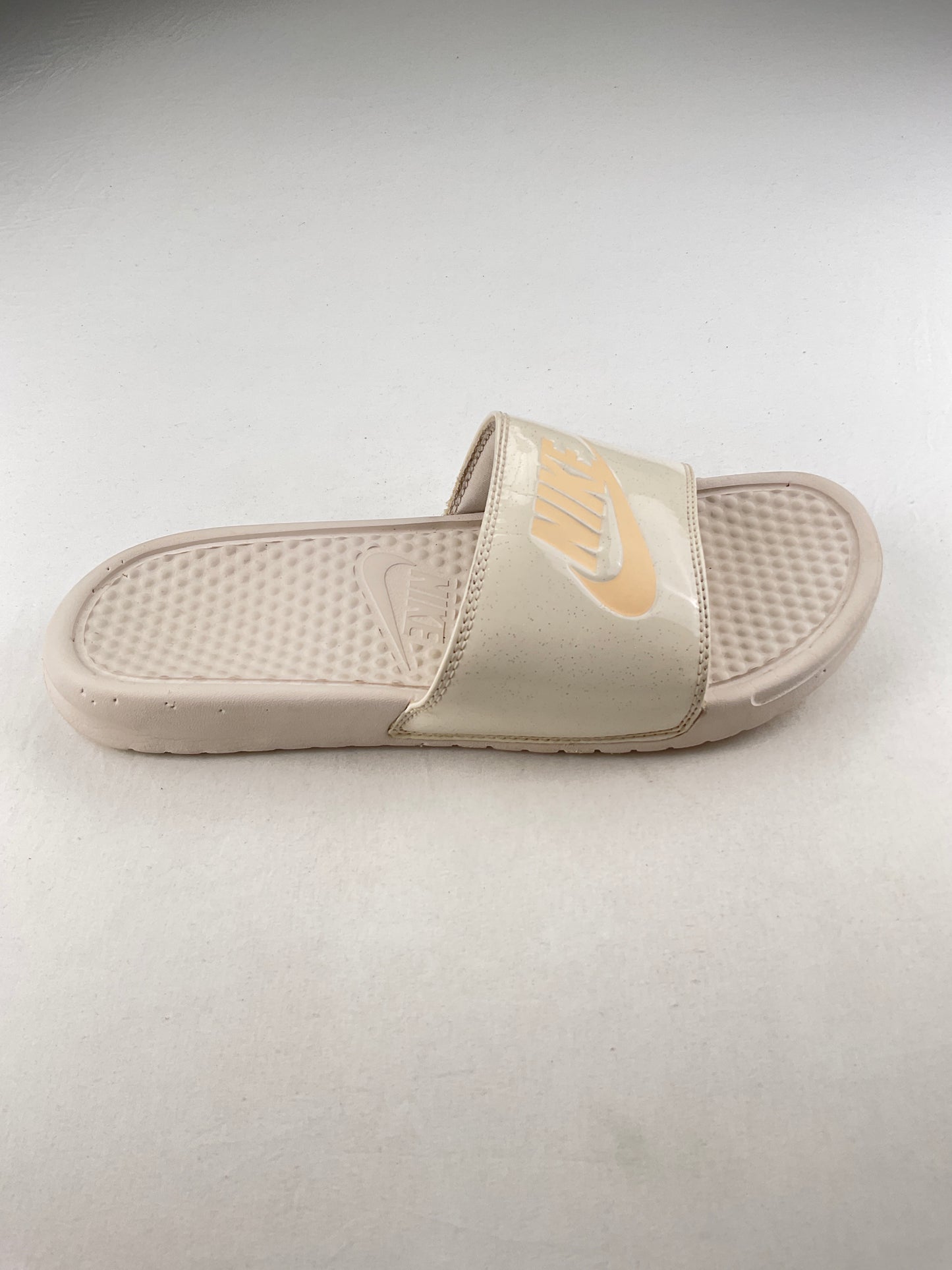 Sandalia Crema Nike