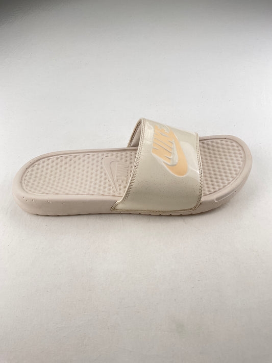 Sandalia Crema Nike