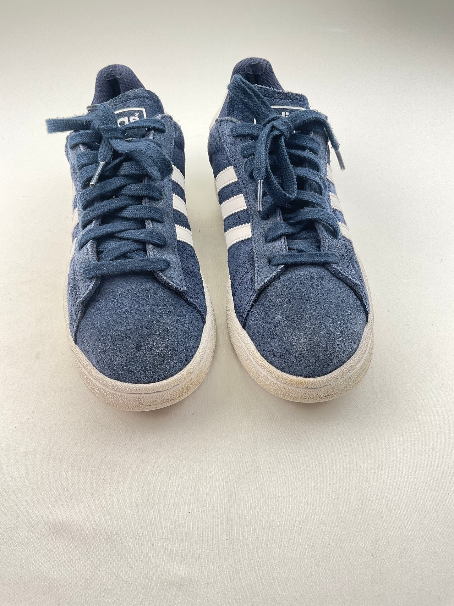 Tenis azul marino Adidas