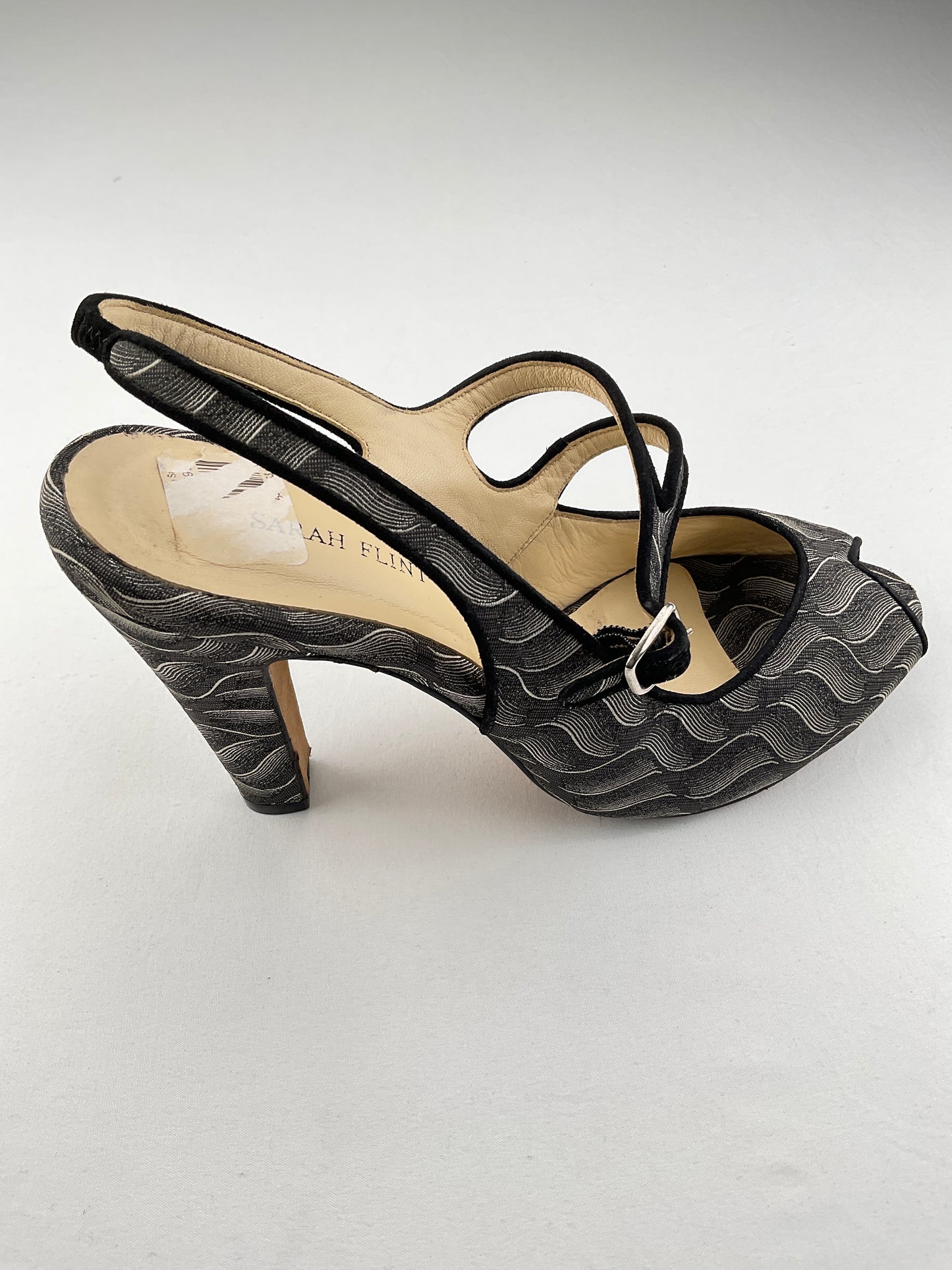Zapatilla Negro  de Tacón Sarah Flint