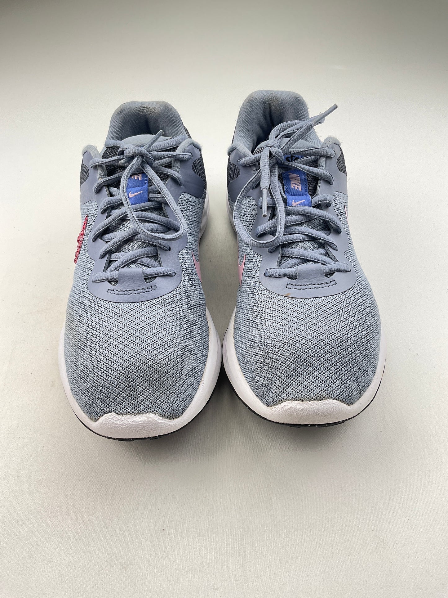 Tenis gris azulado Nike
