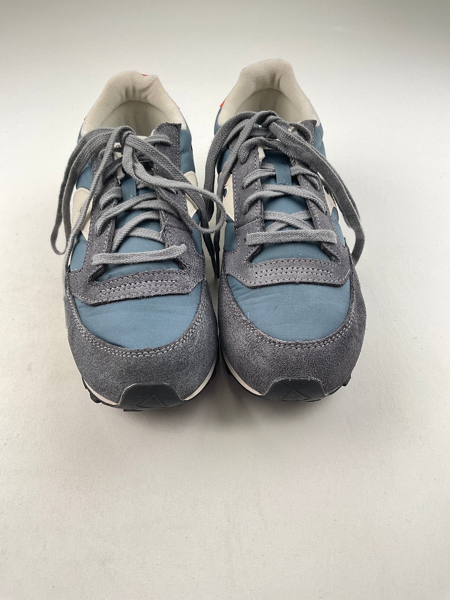 Tenis gris Saucony jazz