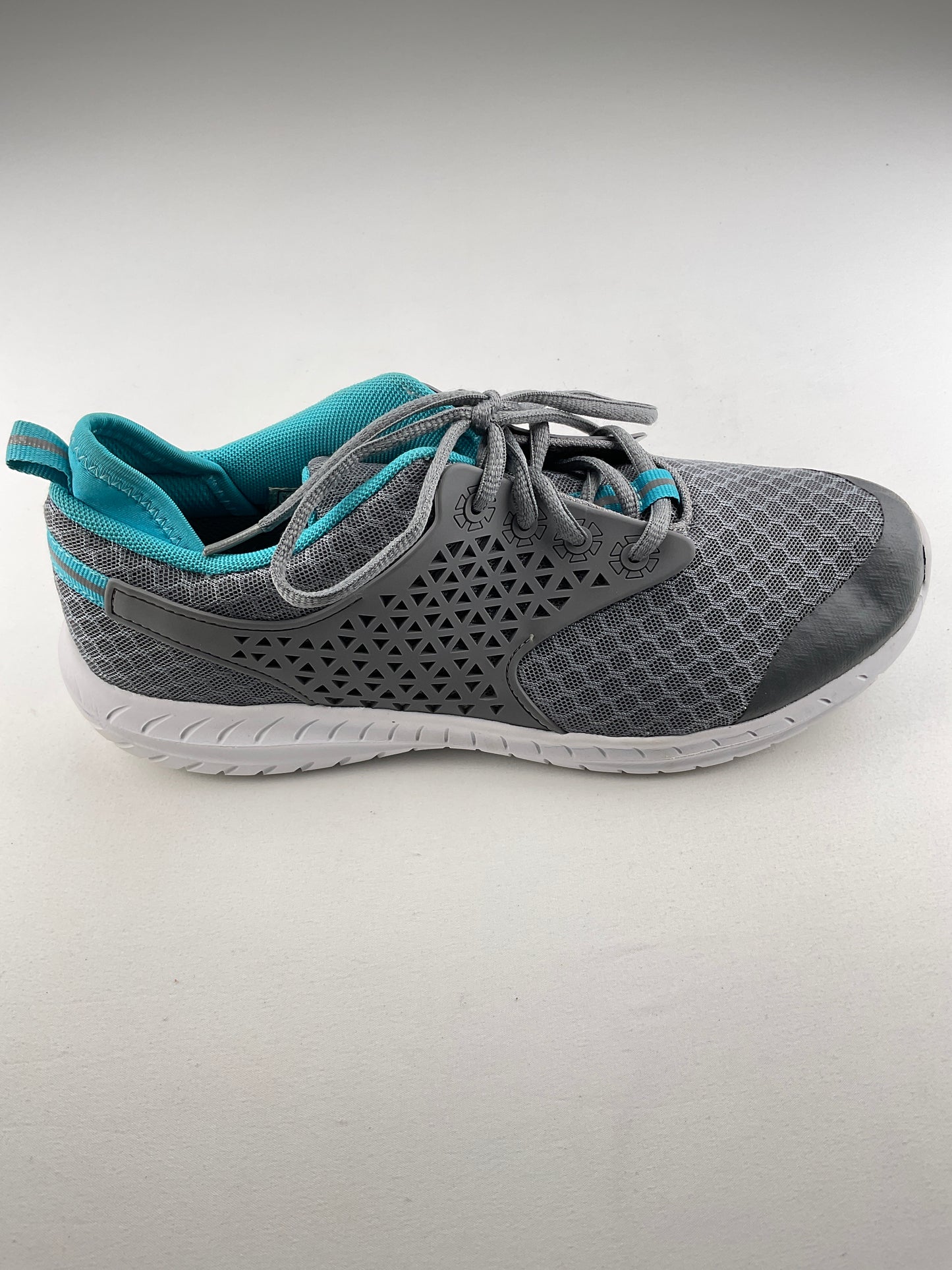 Tenis Gris Deportivo Cheeks fit body