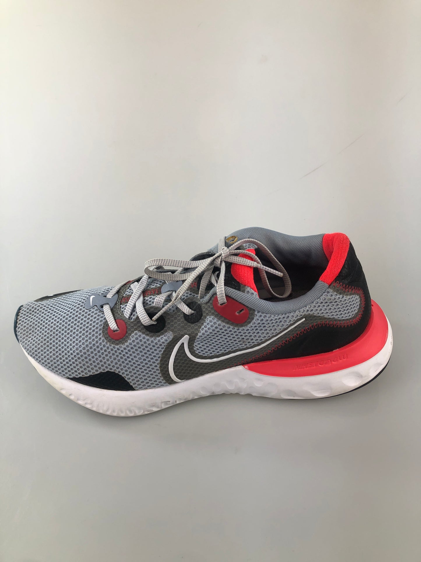 Tenis Gris Deportivo Nike
