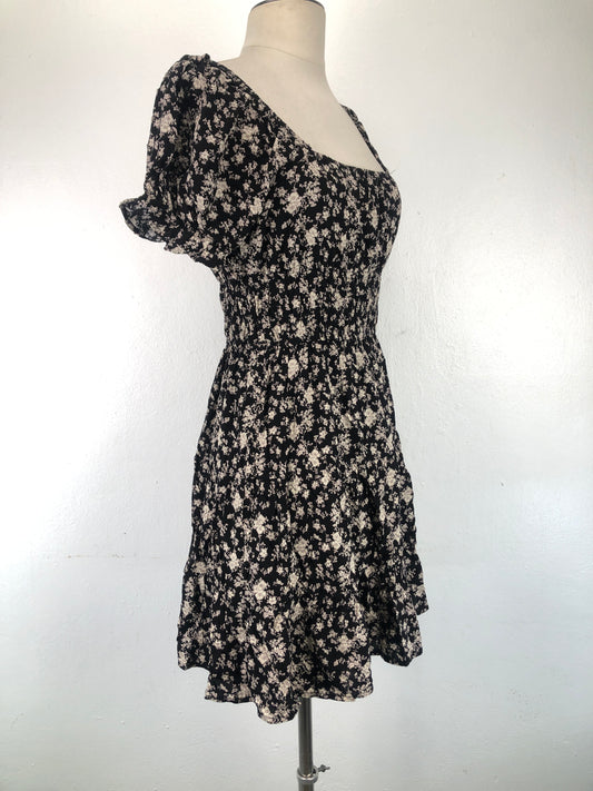 Vestido Negro de Floral Attard State