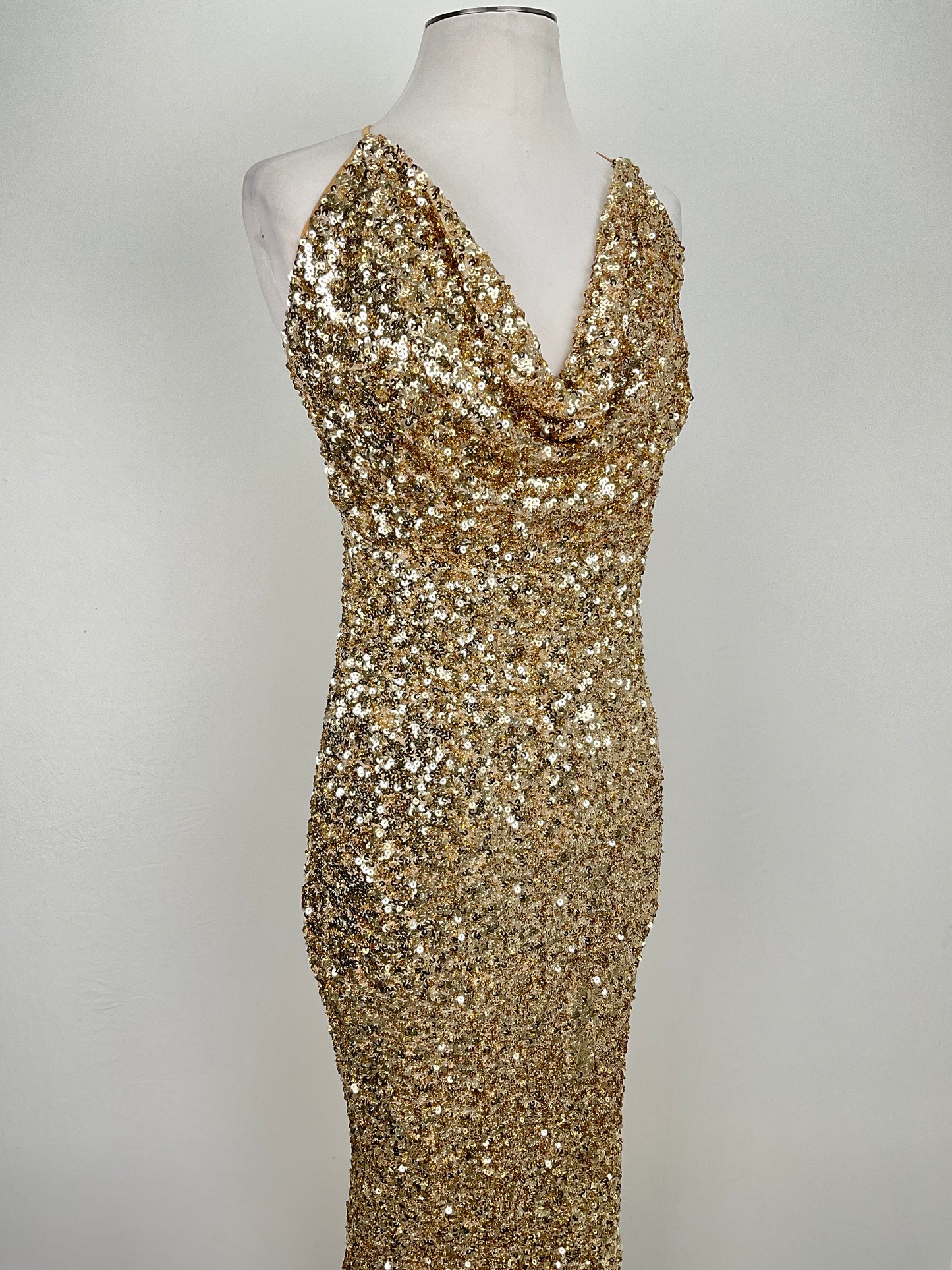 Vestido de Fiesta Dorado de Brillo Fashion Nova