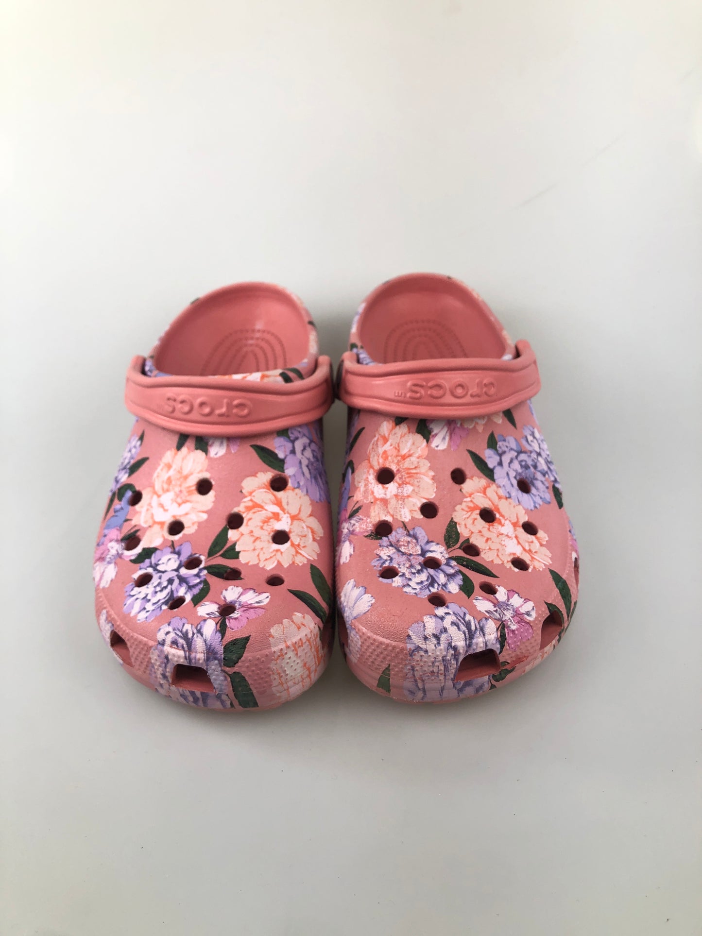 Sandalia Nude Floral Crocs