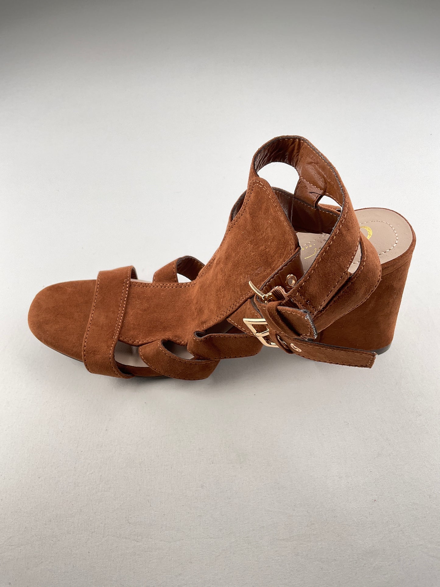 Zapatilla Marron de Tacón Comfort