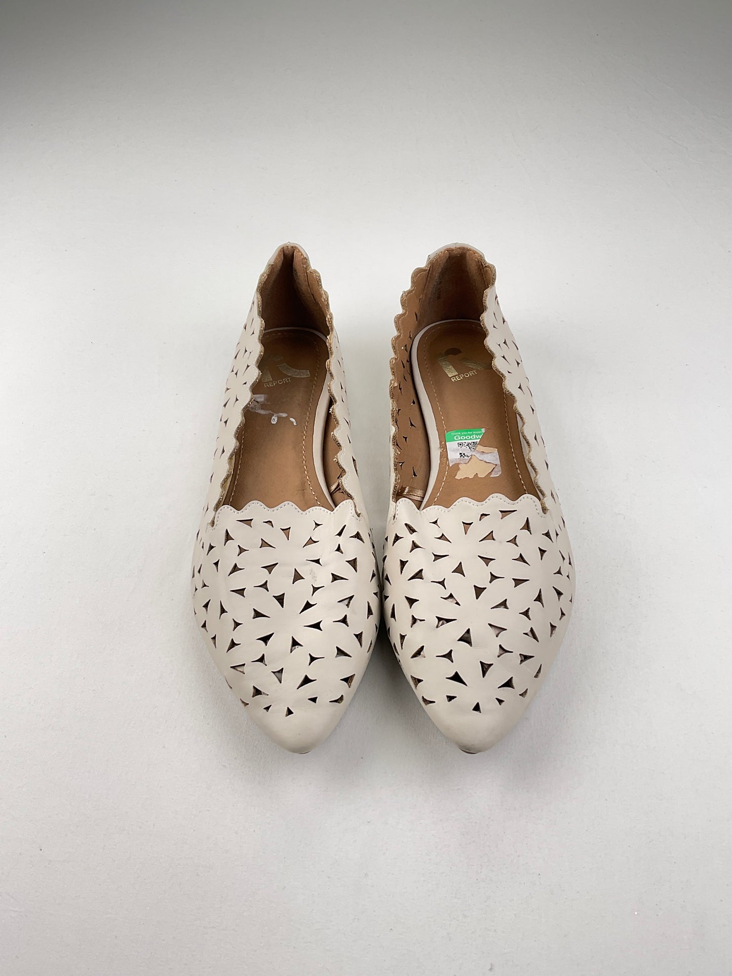 Zapatos Crema Report