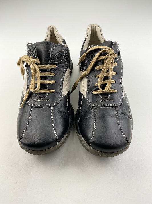 Tenis Negro Reaction