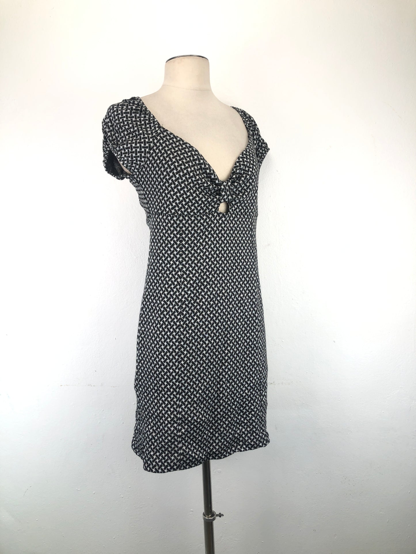 Vestido Negro Attard State