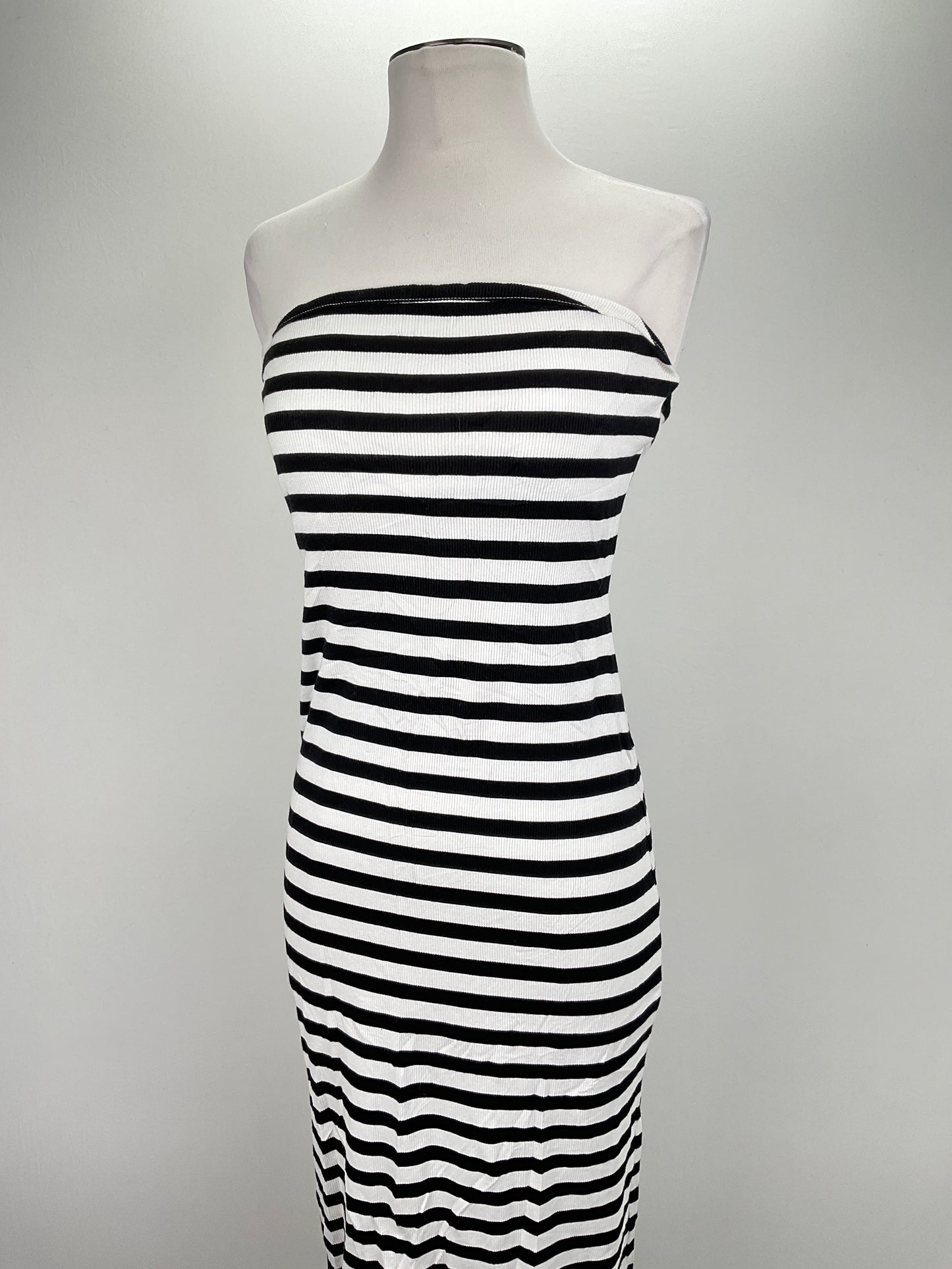 Vestido Negro de Rayas Divided