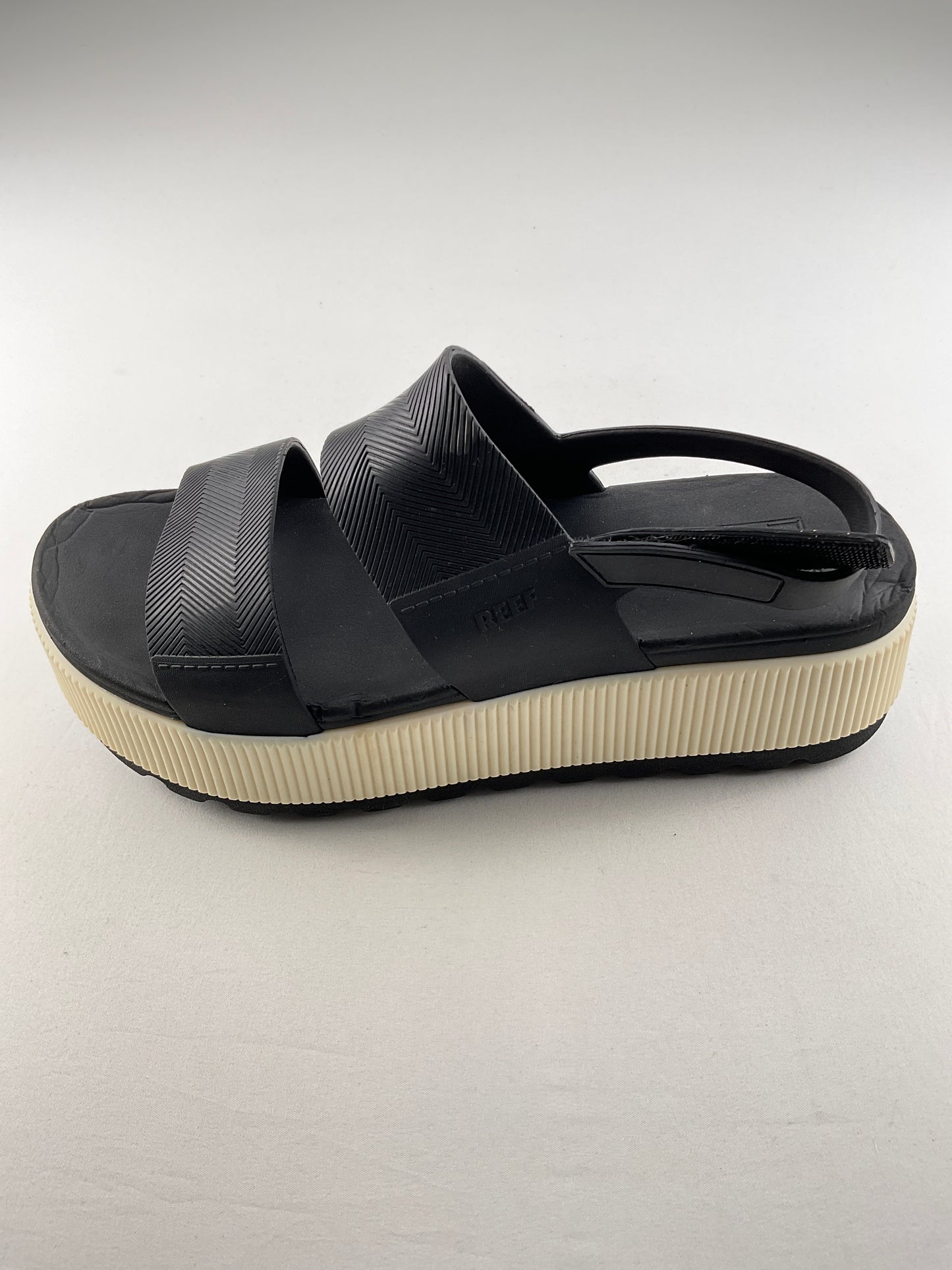 Zapatilla Negro Plataforma Reef