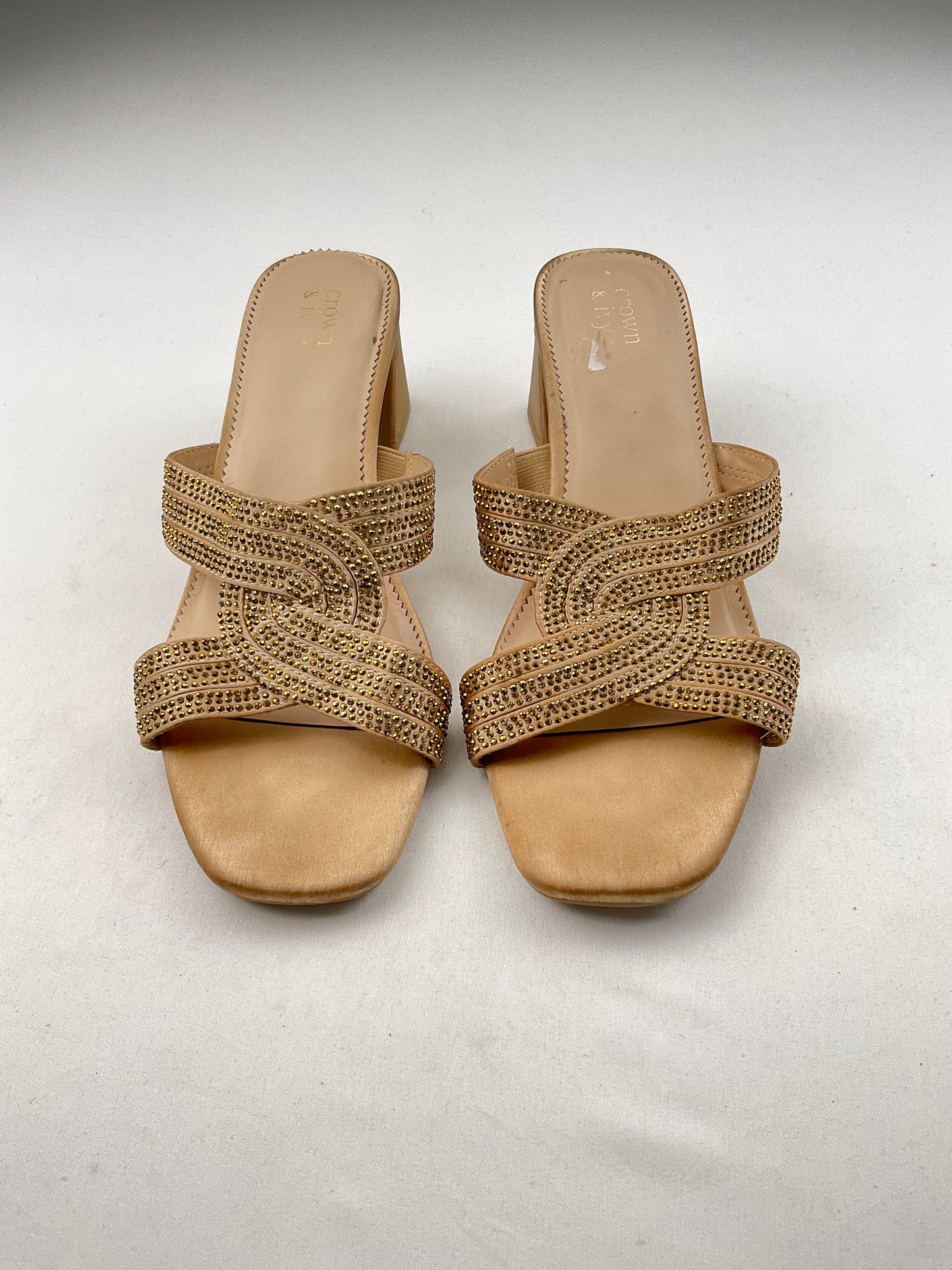 Zapatilla crema brillo crown