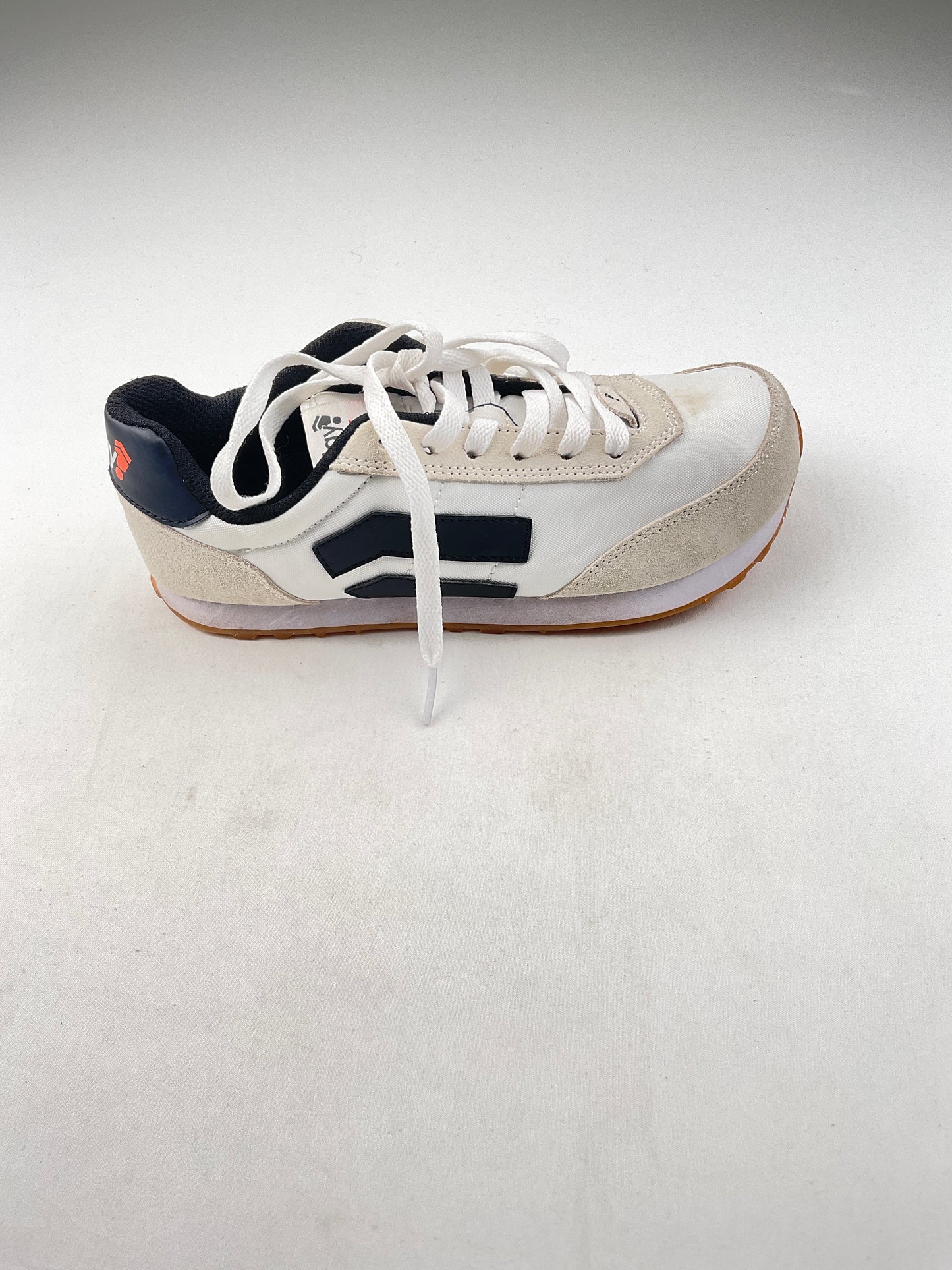 Tenis crema Spay