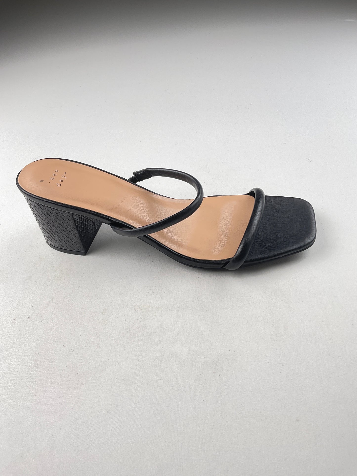 Zapatilla negro A new day